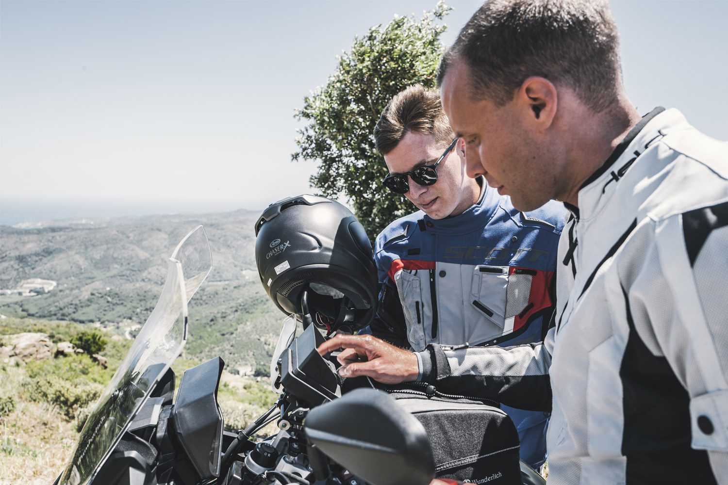 21070-302_web_blank_05