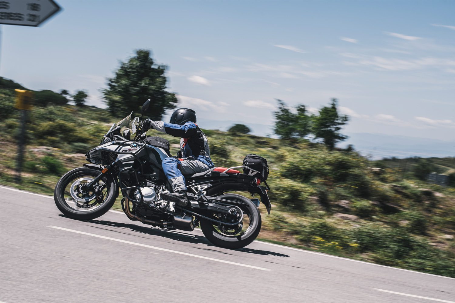 25803-001_05_1500_blank