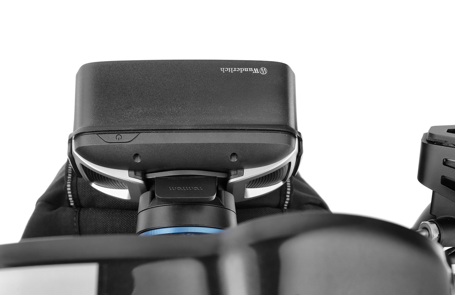 21071-002_04_1500_blank