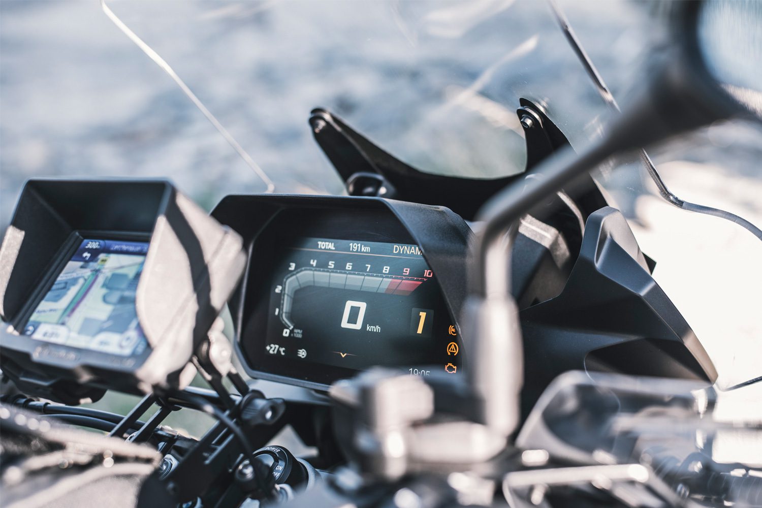 21083-002_01b_1500_blank