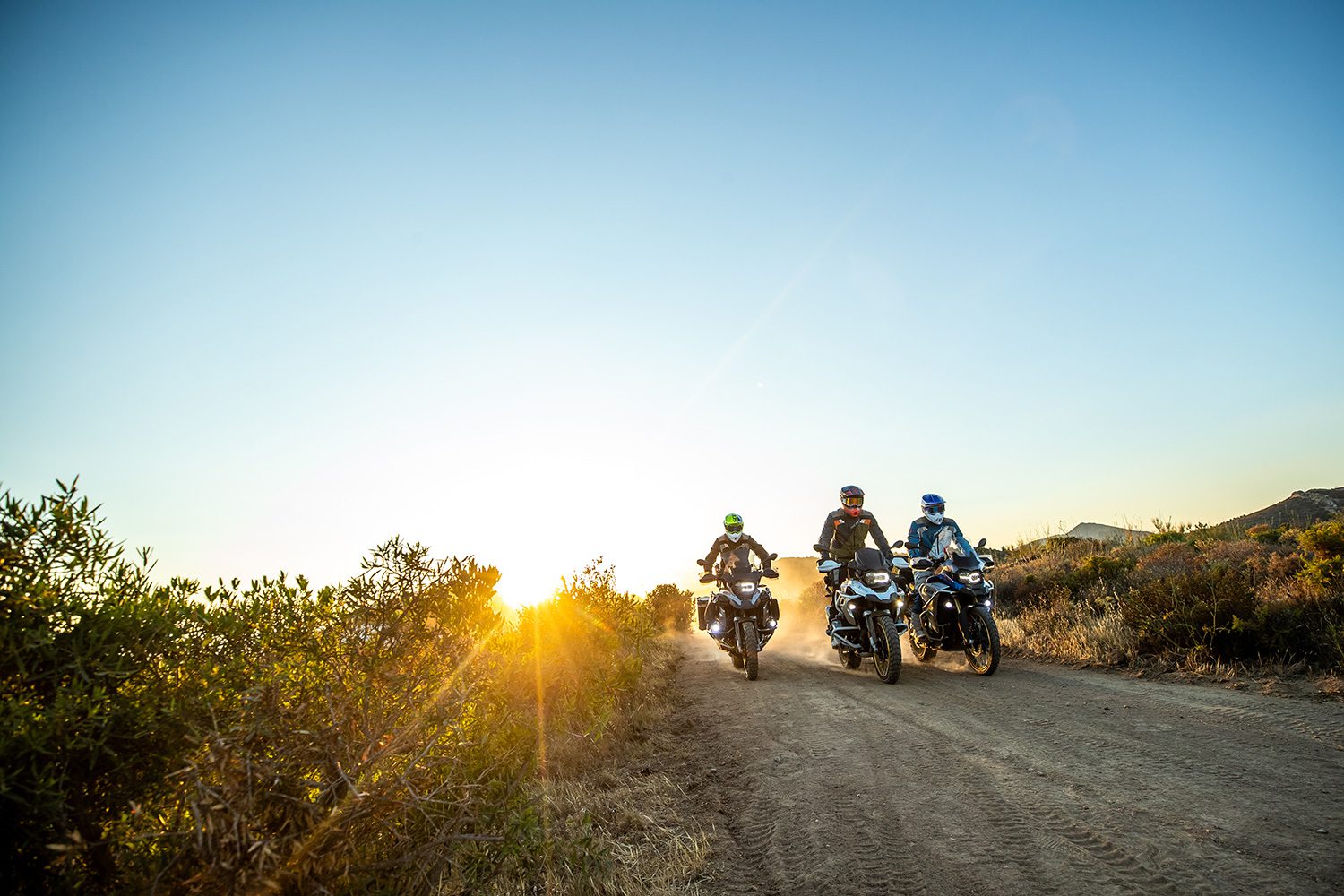 21083-002_09_1500_blank