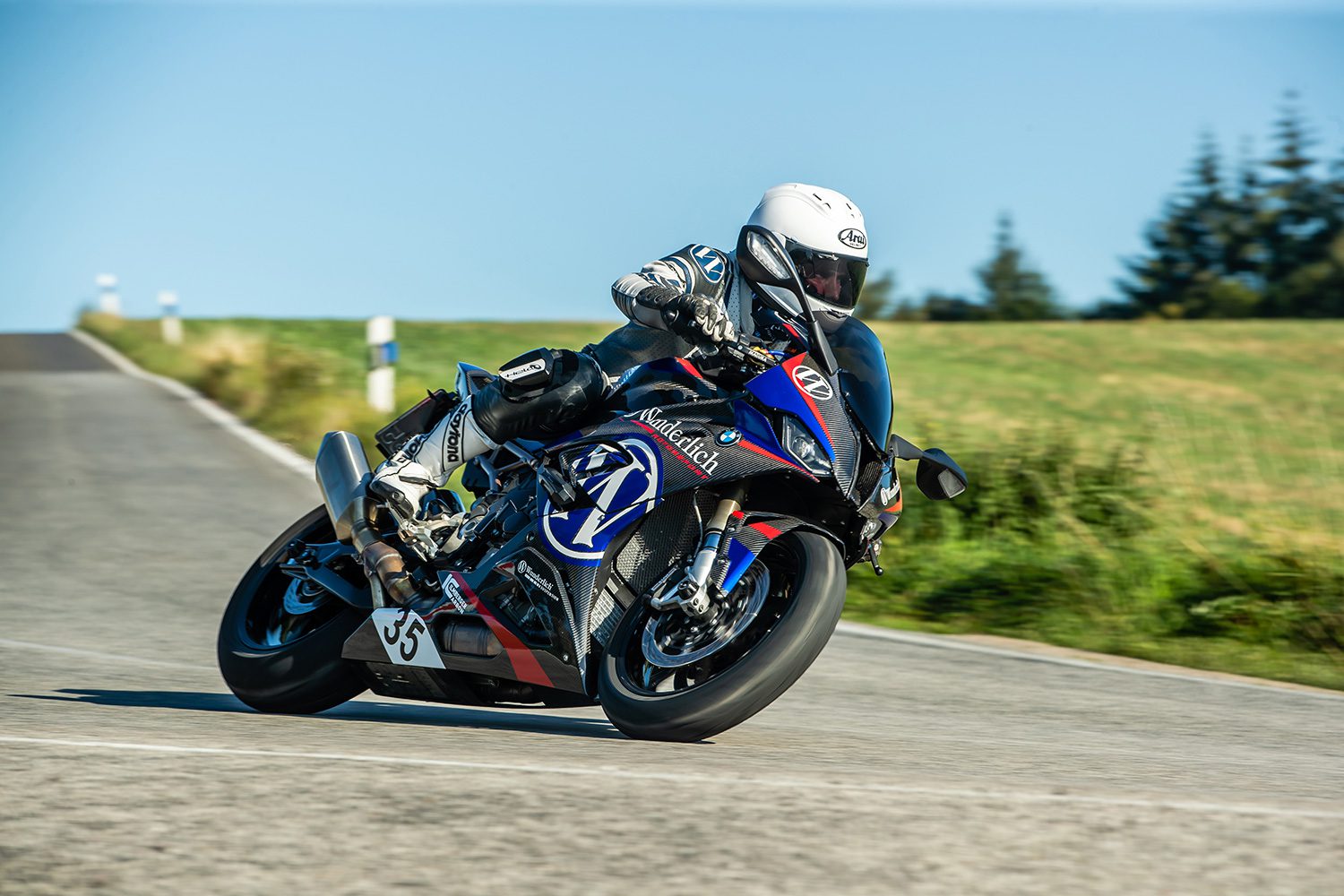 35696-101_09_1500_blank