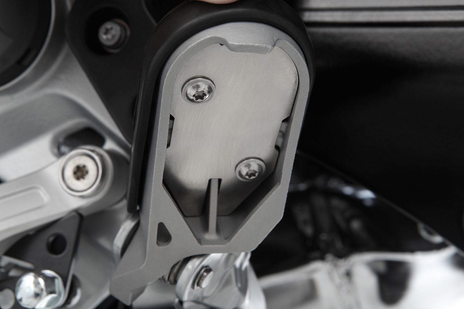 25914-002_04_1500_blank