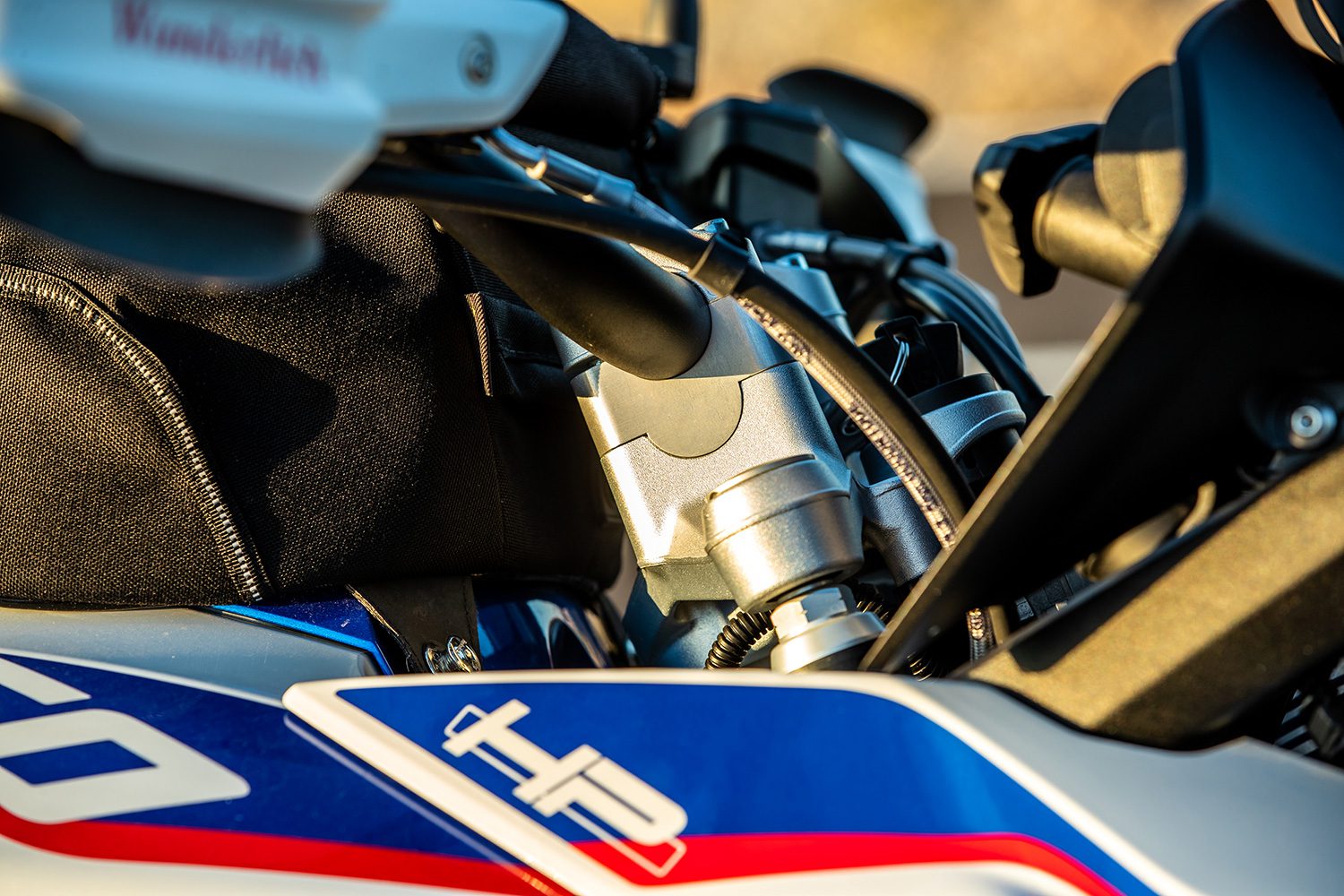 41970-011_07_1500_blank