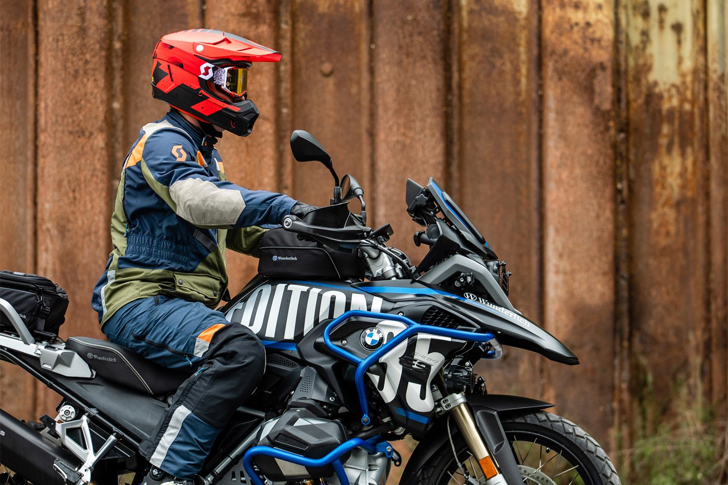 41970-011_web_blank_09