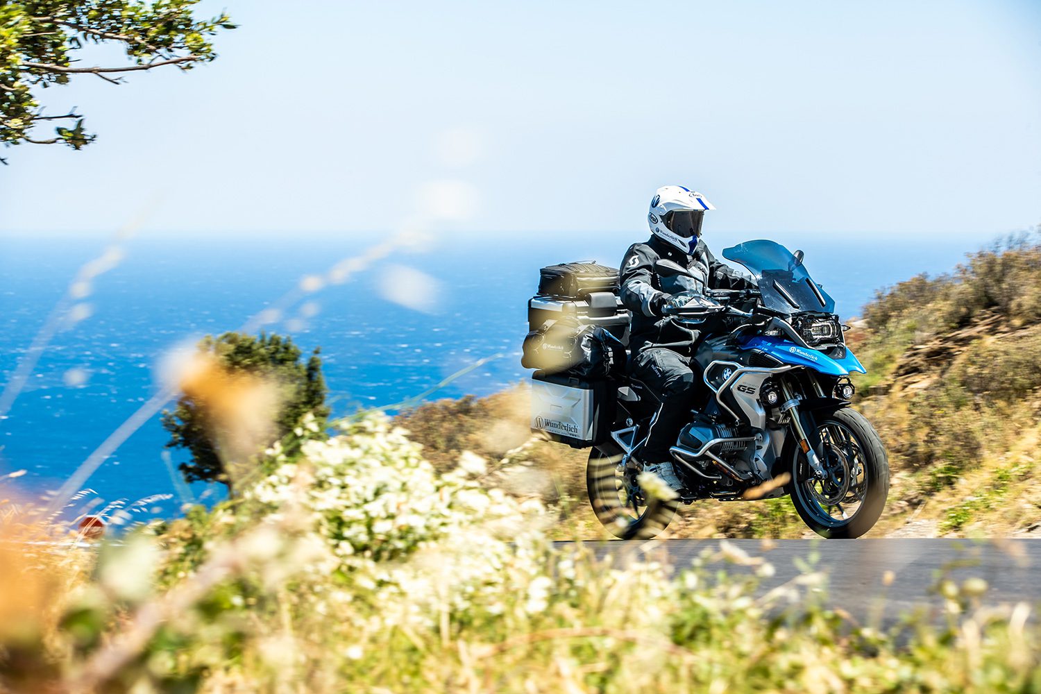 41970-111_09_1500_blank