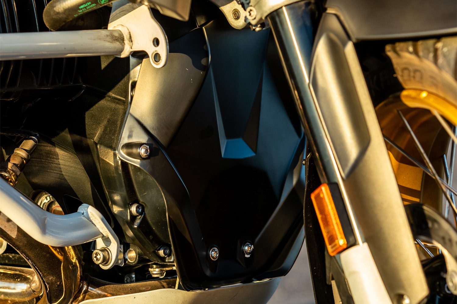 42772-002_04_1500_blank